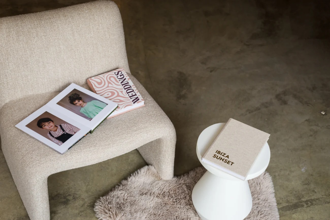 KONPOLI albums with fabric and printed covers, including an open family photo album.